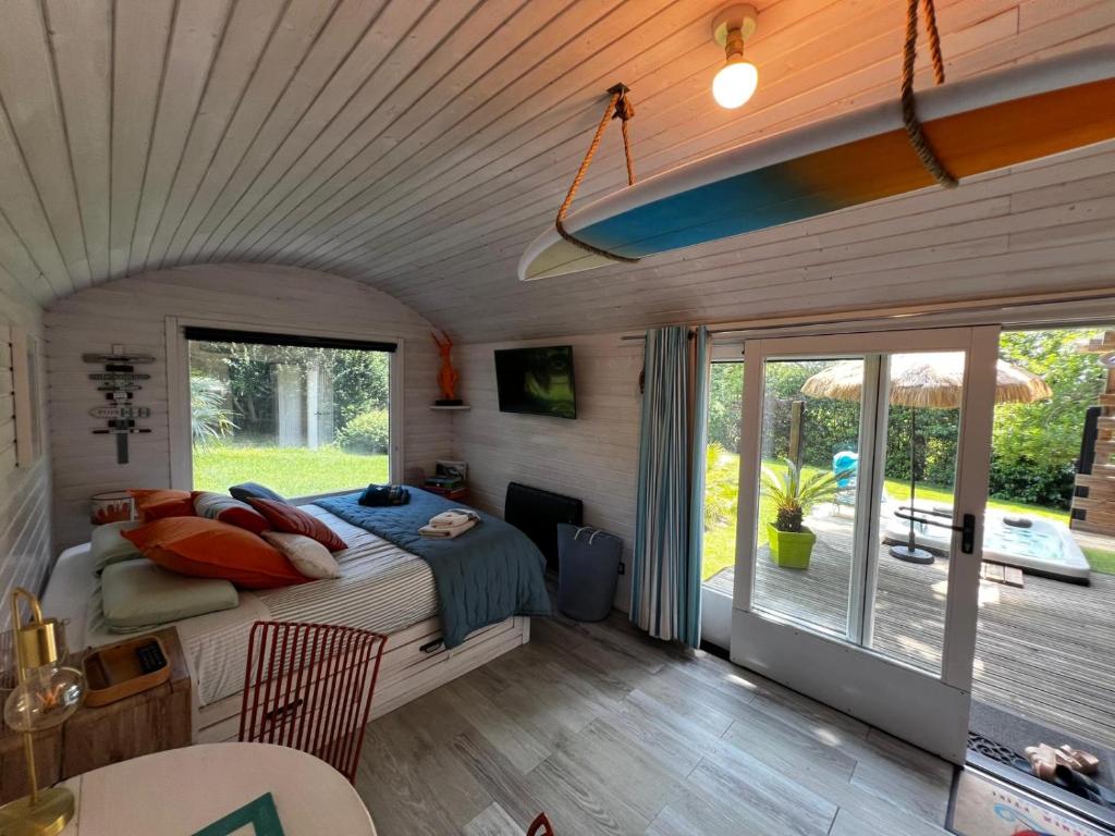 MAROSENIA TTIKI — love room à Ascain (23km)