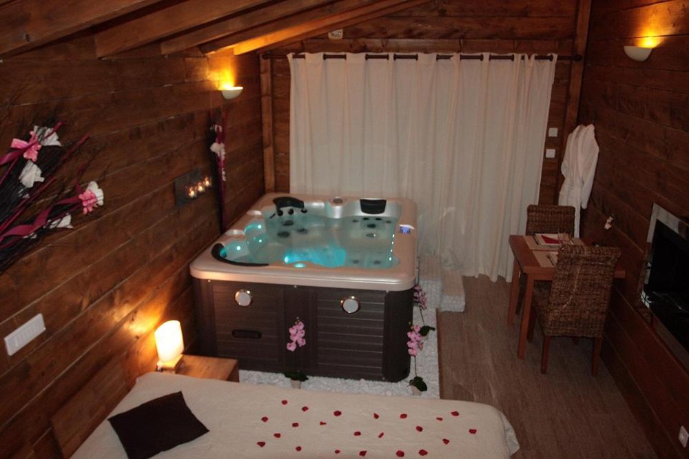 La Paillote Exotique — love room à Beaucaire (18km)