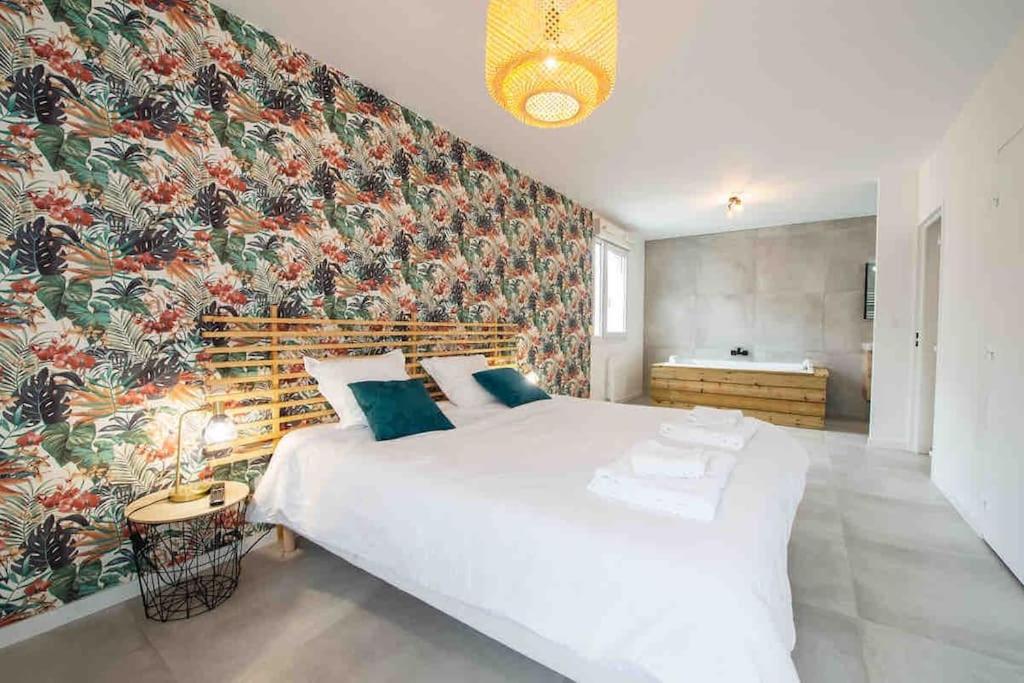 Appartement avec jaccuzzi — love room à Villeurbanne