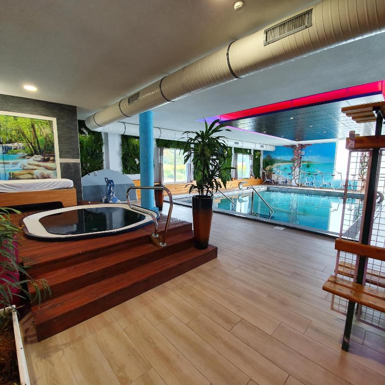 Best Western Hotel & SPA — love room à Lescar