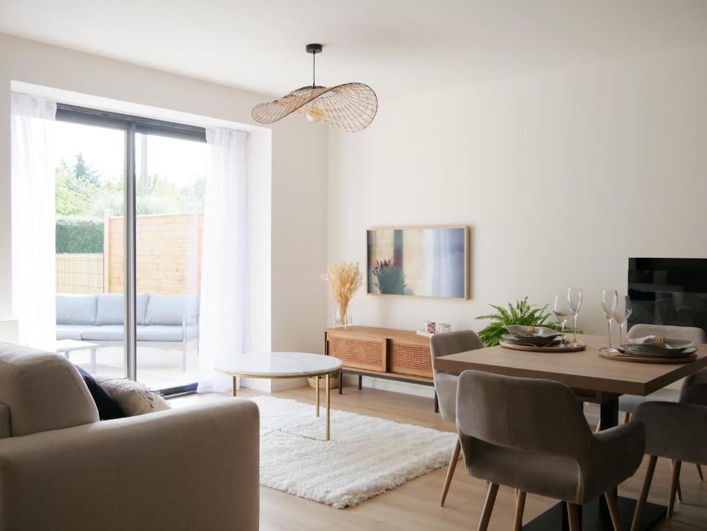 Gîte Il était une fois — love room à Bourgbarre (15km)