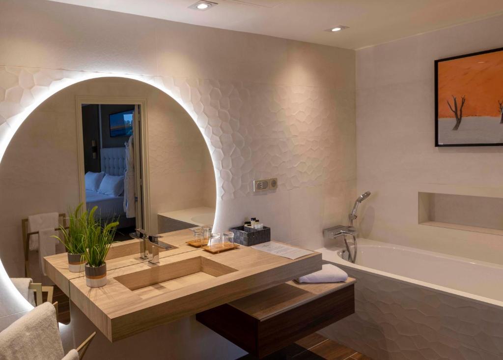 Hôtel La Côte Saint Jacques — love room à Joigny