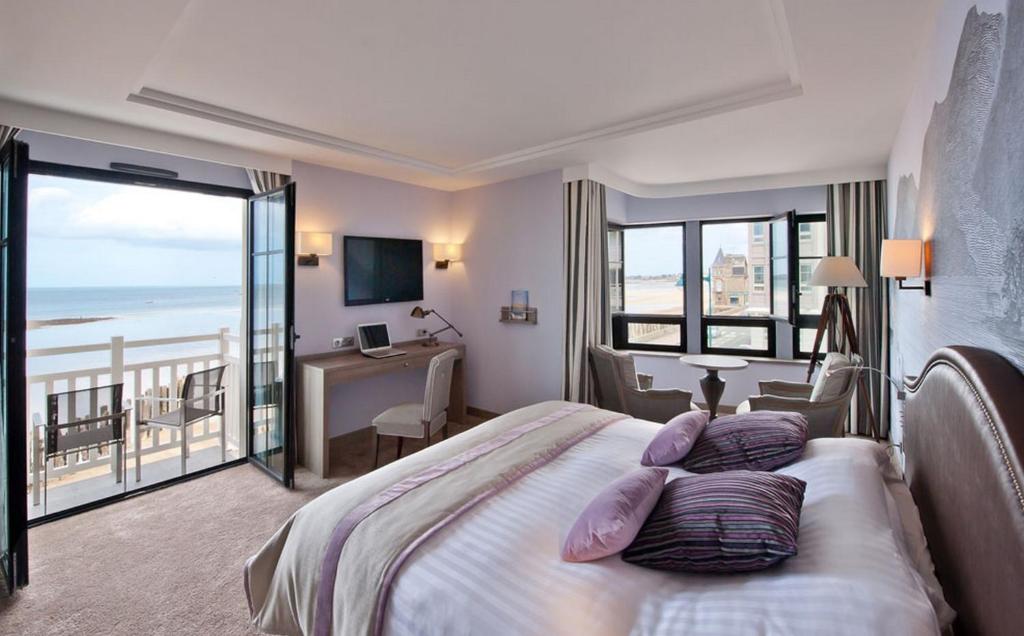 Hôtel Le Nouveau Monde — love room à Sillon