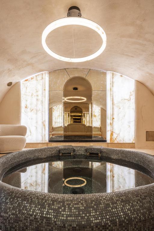 Hôtel Singulier Bordeaux — love room à Bordeaux centre