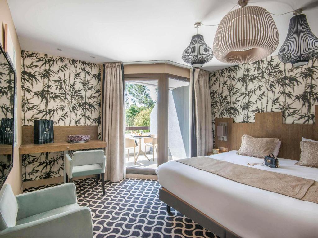 Mercure Brignoles — love room à Brignoles