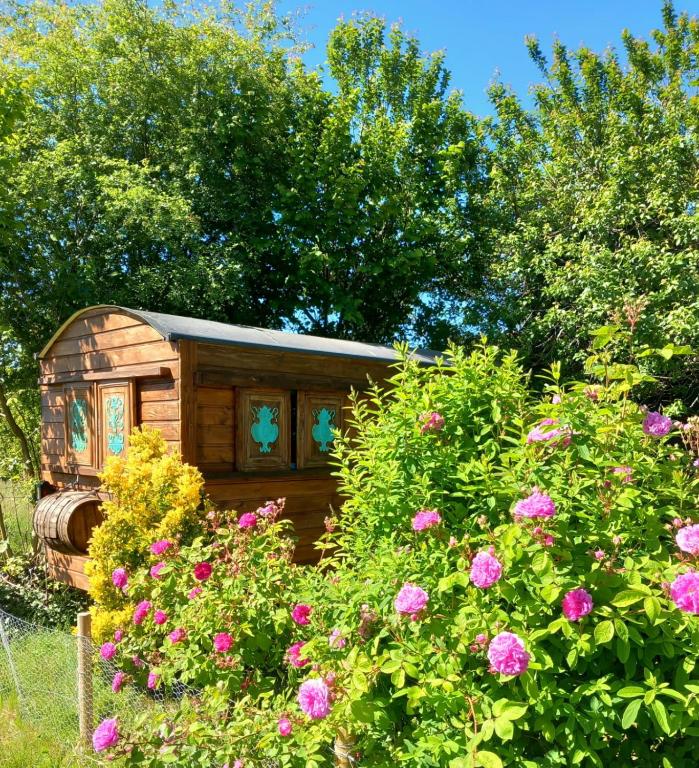 Roulotte avec Spa — love room à La Capelle-Bleys