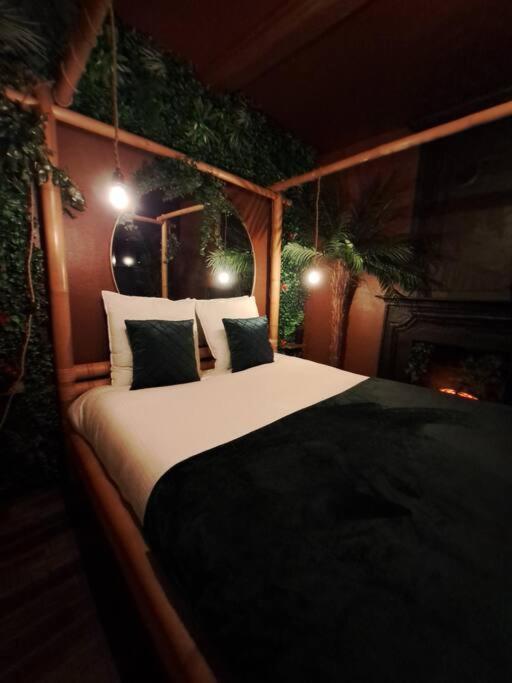 Bayeuzen : La Tropicale — love room à Bayeux