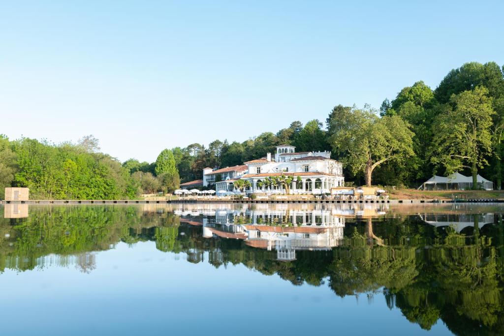 Brindos, Lac & Château — love room à Anglet