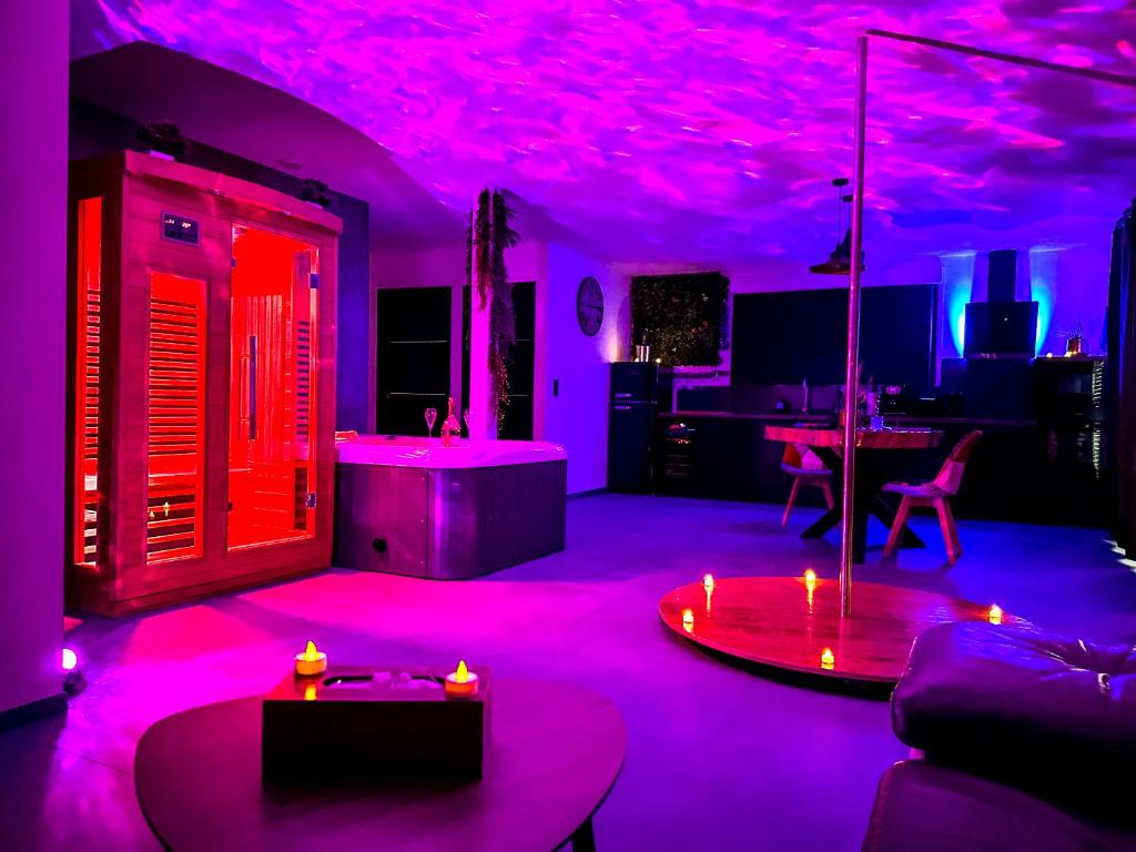 La Villa Des Charmes — love room à Vias (18 km)