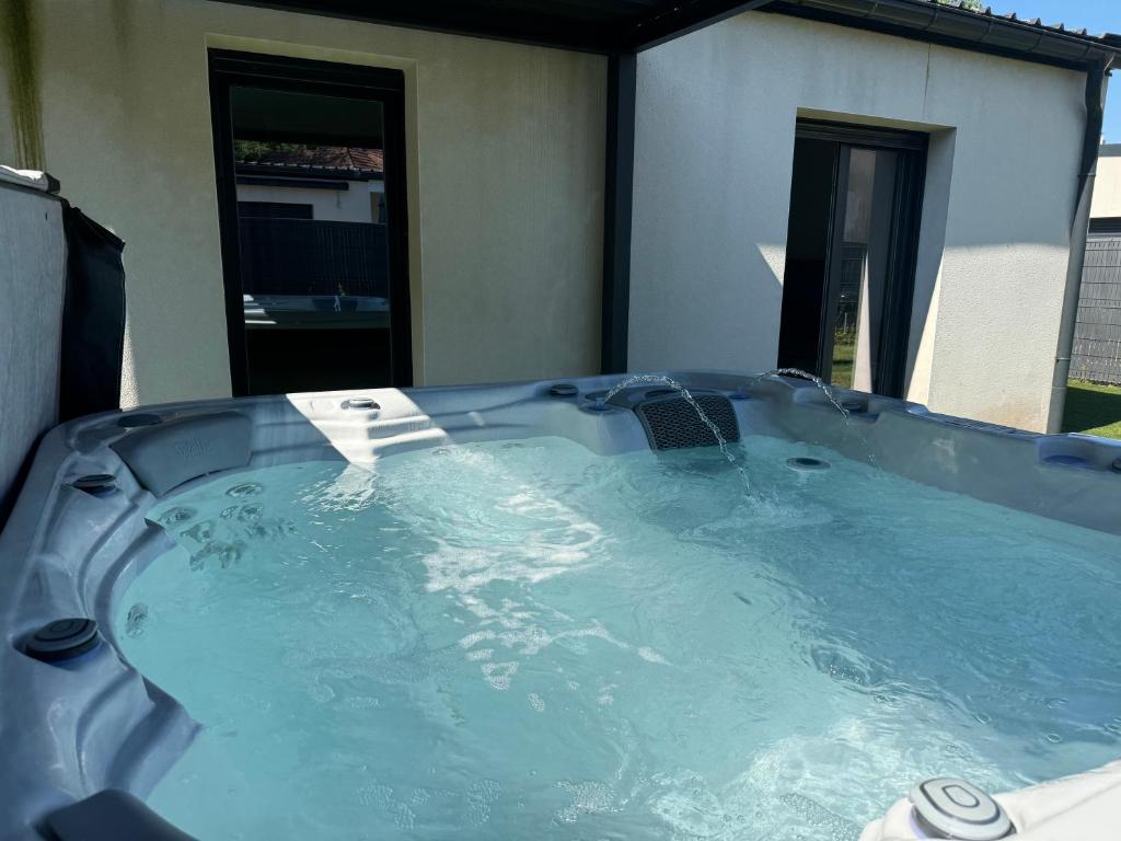 Maison Jacuzzi et Spa — love room à Epinal