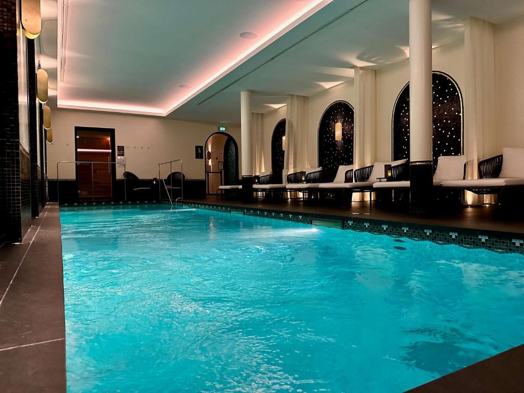 Best Western Plus Crystal — love room à Nancy