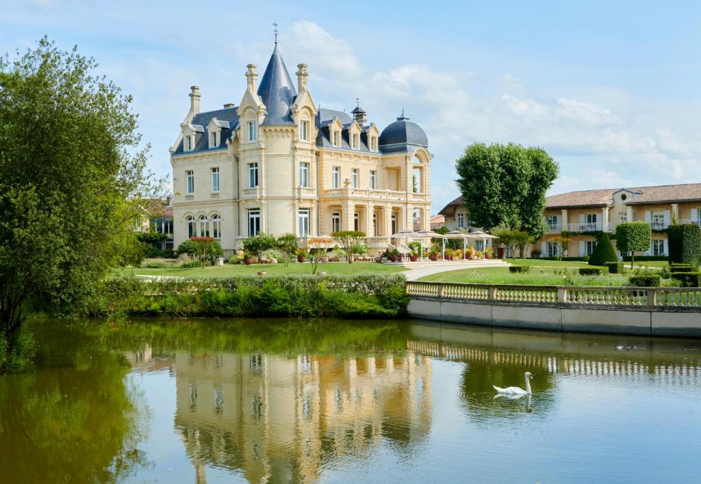 Château Hôtel Grand Barrail — love room à Saint-Emilion