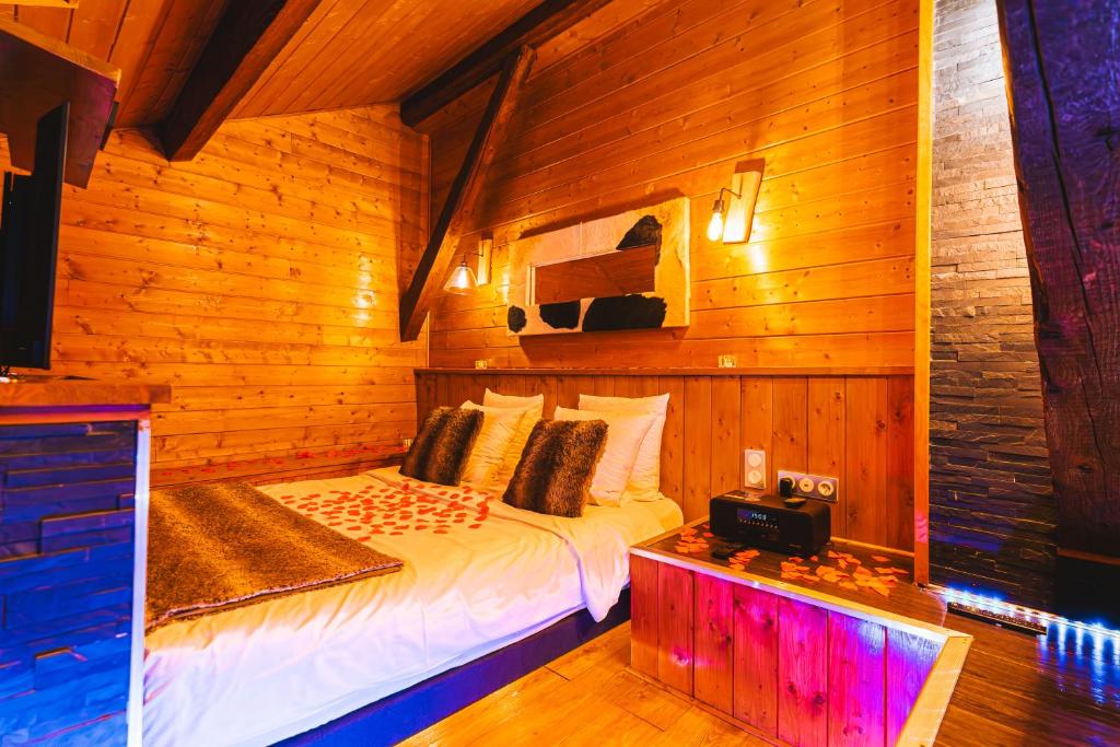 Le Chalet Loft and Spa — love room à Villeurbanne
