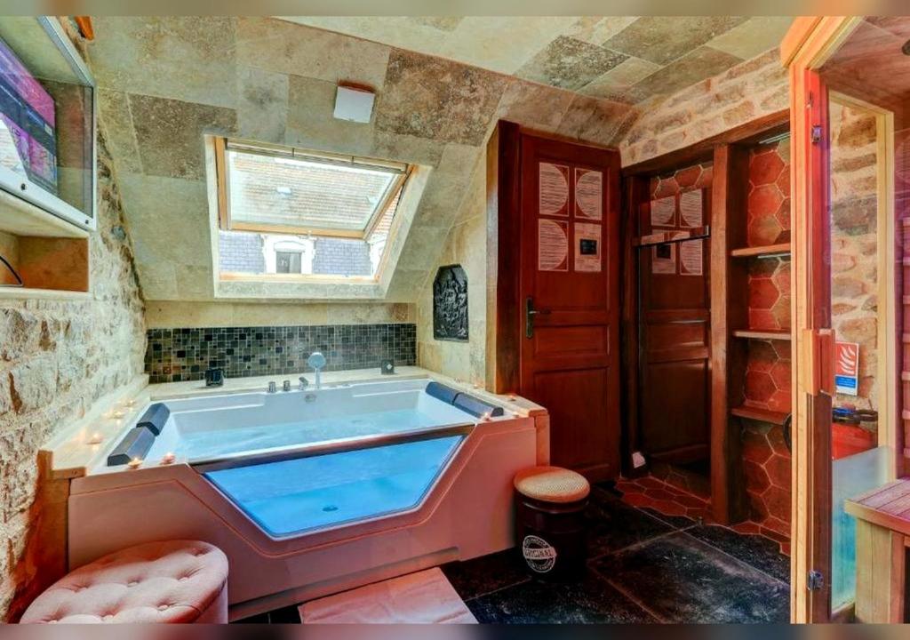 Sous mon toit — love room à Dijon