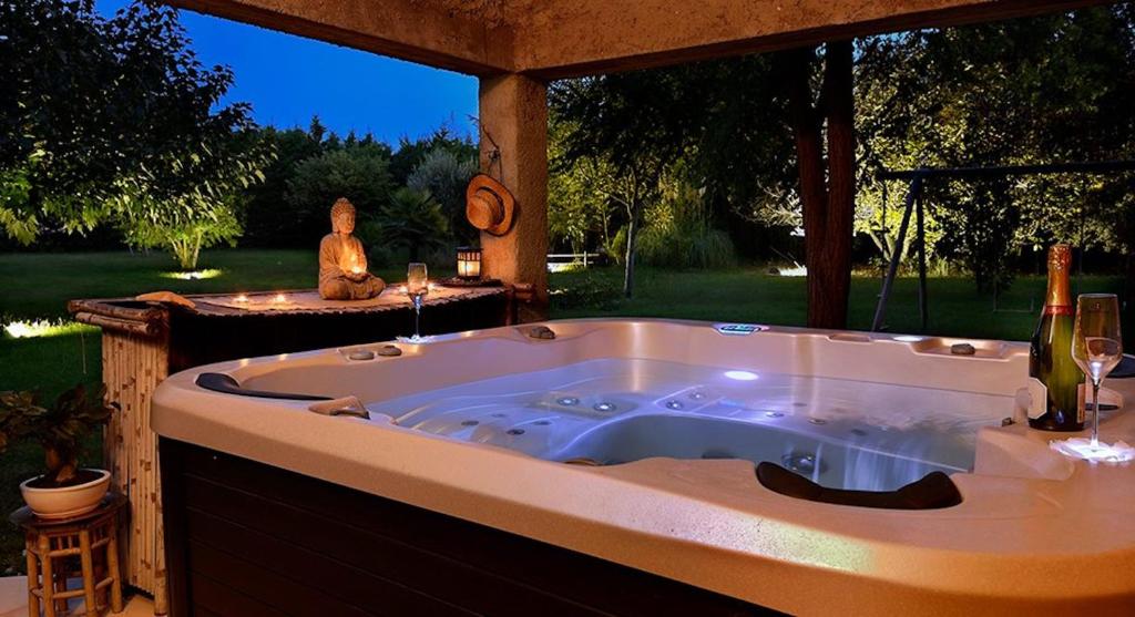 Domaine L'Orgalière — love room à Orgon