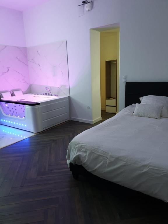 Suite Miro — love room à Perpignan centre