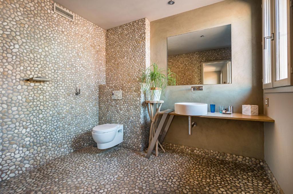 Canartists - La Loge — love room à Perpignan