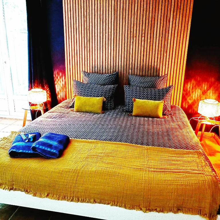 Chambre de charme — love room à Poussignac