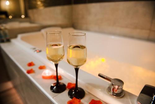 La Suite Romantique avec Jacuzzi au Cœur de Perpignan — love room à Perpignan