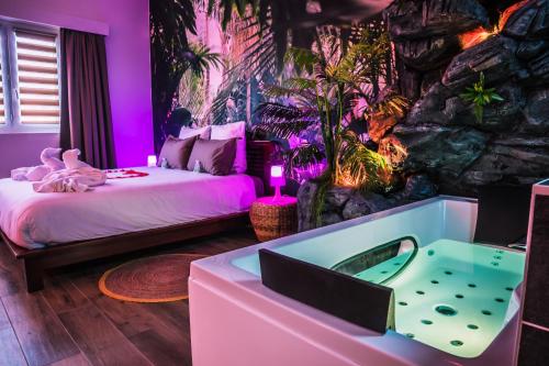 SECRET SUITE "Jungle" - Jacuzzi privatif - Gare RER C — love room à Brétigny-sur-Orge