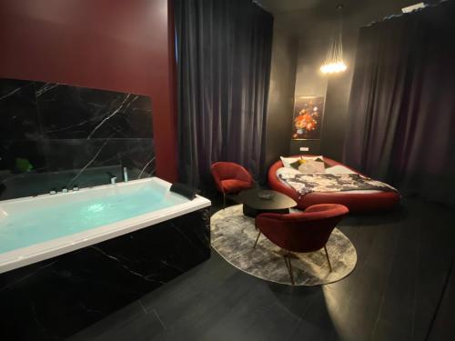 Legend Majestic Superbe Love Room - Jacuzzi - Champagne — love room à Mâcon