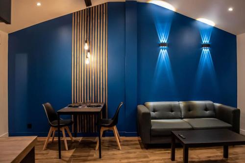 BLUE NIGHT - Jacuzzi - Bord de Seine — love room à Corbeil-Essonnes