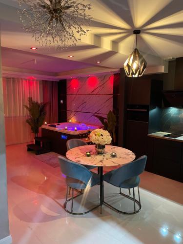 NUITS D'HERMES & Spa — love room à Chalon-sur-Saône