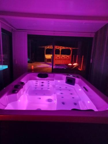 Le petit SPA dans le Quercy — love room à Cayriech