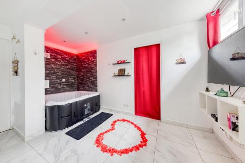 La belle Hirondelle - Love Room Jacuzzi — love room à Morangis