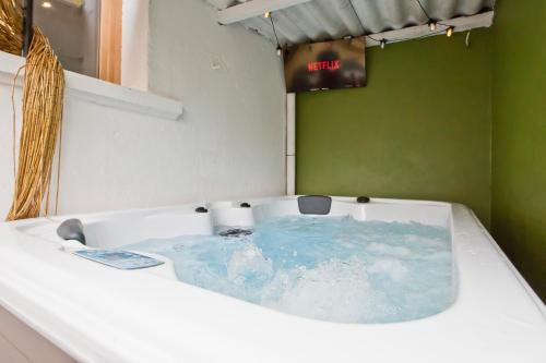 Montsejour - Appartement exceptionnel avec SPA — love room à Tarbes