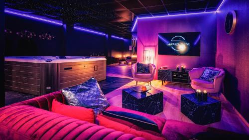 La Parenthèse Jacuzzi sauna privatif Cognac — love room à Cognac