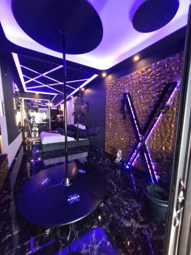 love room mes petits secrets miniac morvan avec jacuzzi privatif — love room à Miniac-Morvan
