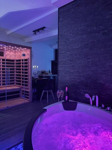 Love Room L'instanté - Suite "L'élégante" — love room à Limoux