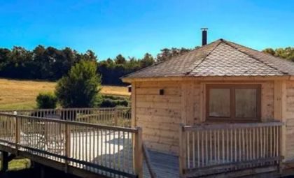 nuit-insolite-dordogne-cabane-jacuzzi-privatif-lunas-the-love-room